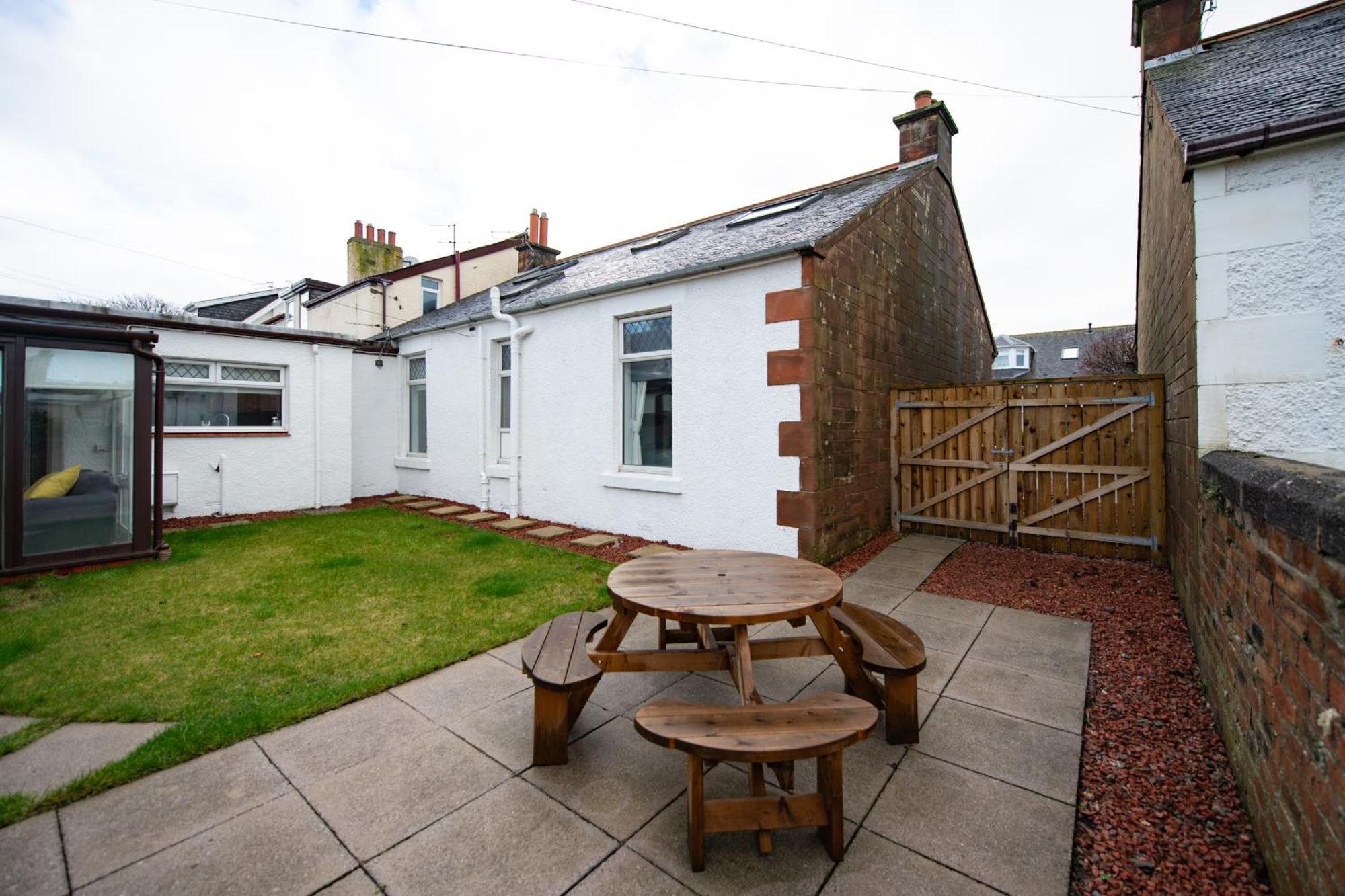 The Prestwick Pad Villa Bagian luar foto
